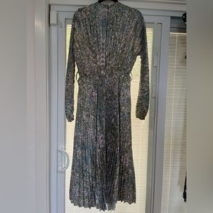 Stunning satin Miri2.0 dress pleated style